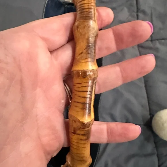 Gucci Elegant Black Patent Leather Bag with Bamboo Handle - Picture 7 of 16